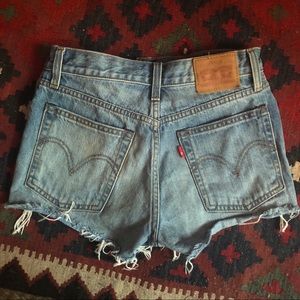 Cut off Levi shorts high waisted- 26